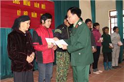 Bộ tư lệnh Quân khu tặng quà, chúc tết 140 hộ gia đình khó khăn huyện Sơn Động và Lục Ngạn tỉnh Bắc Giang